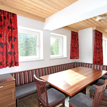 2 - 4 * Konigsleiten