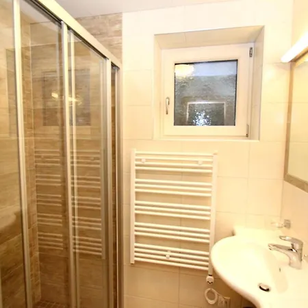 2 - 4 Apartament